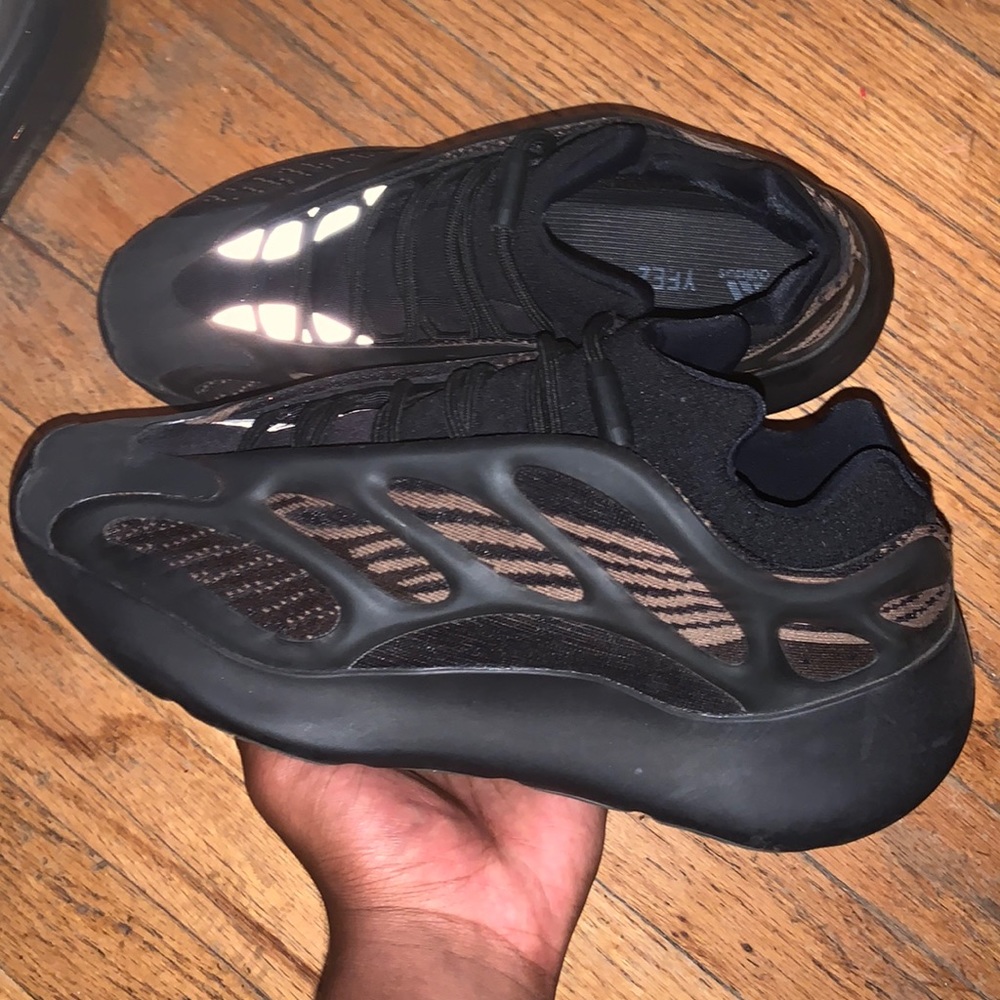 YEZZEY( 700 V3 CLAY BROWN)AUTHENTIC